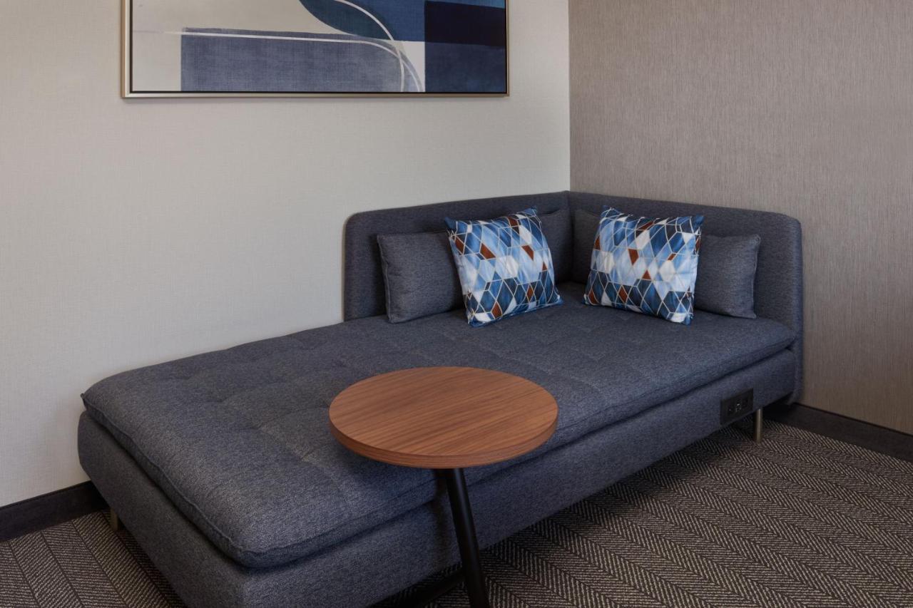 Hotel Courtyard By Marriott Kitchener Esterno foto